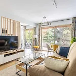 Le Fleuri Avec Terrasse, A Cote Du Martinez, Ideal Pour Un Sejour Plaisant