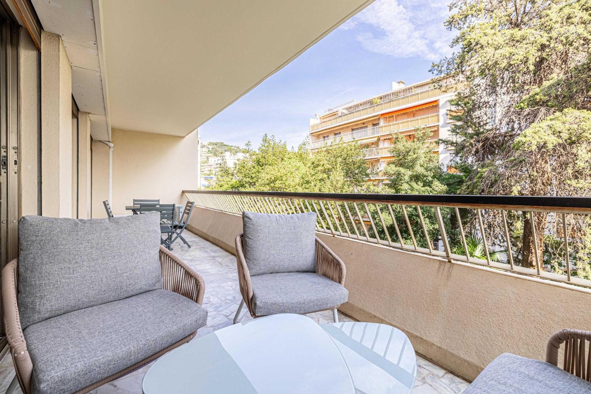 Le Fleuri Avec Terrasse, A Cote Du Martinez, Ideal Pour Un Sejour Appartement